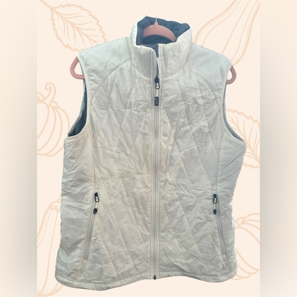 Ivory Puffer Vest ❄️ - Picture 2 of 5
